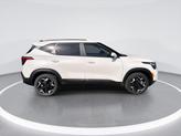 Thumbnail of 2025 Snow White Pearl Kia Seltos