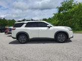 Thumbnail of 2022 Pearl White Tricoat Nissan Pathfinder