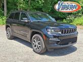 Photo of 2025 Diamond Black Crystal Pearlcoat Jeep Grand Cherokee