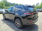 Thumbnail of 2025 Diamond Black Crystal Pearlcoat Jeep Grand Cherokee