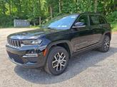 Thumbnail of 2025 Diamond Black Crystal Pearlcoat Jeep Grand Cherokee