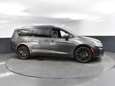 Thumbnail of 2022 Granite Crystal Metallic Clearcoat Chrysler Pacifica