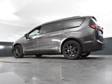 Thumbnail of 2022 Granite Crystal Metallic Clearcoat Chrysler Pacifica