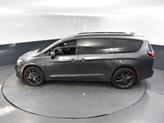 Thumbnail of 2022 Granite Crystal Metallic Clearcoat Chrysler Pacifica