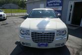 Photo of 2007 Off White Chrysler 300C
