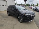 Thumbnail of 2025 Diamond Black Crystal Pearlcoat Jeep Compass
