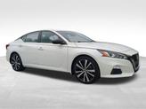 Photo of 2021 Pearl White Tricoat Nissan Altima