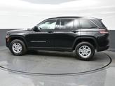 Thumbnail of 2025 Diamond Black Crystal Pearlcoat Jeep Grand Cherokee