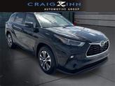 Photo of 2023 Midnight Black Metallic Toyota Highlander