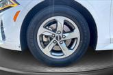 Thumbnail of 2022 Glacial White Pearl Kia K5