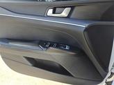 Thumbnail of 2021 Glacial White Pearl Kia K5