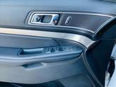Thumbnail of 2018 White Platinum Clearcoat Metallic Ford Explorer