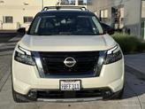 Thumbnail of 2022 Pearl White Tricoat/Super Black Nissan Pathfinder