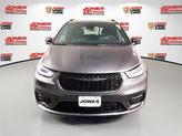Thumbnail of 2022 Granite Crystal Metallic Clearcoat Chrysler Pacifica