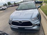 Thumbnail of 2022 Moon Dust Toyota Highlander
