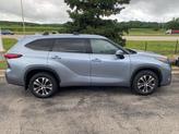 Thumbnail of 2022 Moon Dust Toyota Highlander