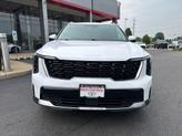 Thumbnail of 2024 Glacial White Pearl Kia Sorento