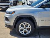 Thumbnail of 2025 Silver Zynith Metallic Clearcoat Jeep Compass