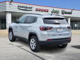 Thumbnail of 2025 Silver Zynith Metallic Clearcoat Jeep Compass