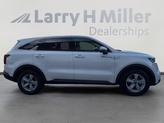 Thumbnail of 2021 Glacial White Pearl Kia Sorento