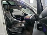 Thumbnail of 2022 Mineral White Metallic BMW X7