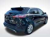 Thumbnail of 2022 Agate Black Metallic Ford Edge