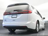 Thumbnail of 2022 Bright White Clearcoat Chrysler Pacifica