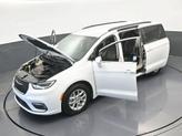Thumbnail of 2022 Bright White Clearcoat Chrysler Pacifica