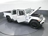 Thumbnail of 2022 Bright White Clearcoat Jeep Gladiator