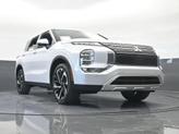 Thumbnail of 2023 White Diamond Mitsubishi Outlander
