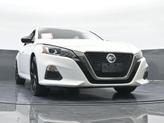 Thumbnail of 2021 Glacier White Nissan Altima