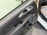 Thumbnail of 2020 Luxury White Pearlcoat Chrysler Pacifica