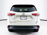 Thumbnail of 2016 Blizzard Pearl Toyota Highlander