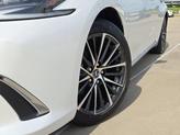 Thumbnail of 2024 Eminent White Pearl Lexus ES 300h