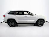 Thumbnail of 2022 Bright White Clearcoat Jeep Grand Cherokee