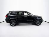 Thumbnail of 2022 Diamond Black Crystal Pearlcoat Jeep Grand Cherokee