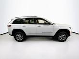 Thumbnail of 2022 Bright White Clearcoat Jeep Grand Cherokee