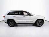 Thumbnail of 2022 Bright White Clearcoat Jeep Grand Cherokee