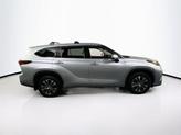Thumbnail of 2022 Celestial Silver Metallic Toyota Highlander