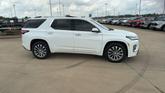Thumbnail of 2023 Iridescent Pearl Tricoat Chevrolet Traverse