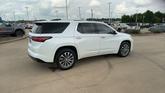 Thumbnail of 2023 Iridescent Pearl Tricoat Chevrolet Traverse