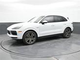 Photo of 2023 Carrara White Metallic Porsche Cayenne