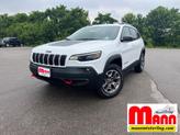 Photo of 2021 White Jeep Cherokee