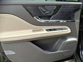Thumbnail of 2022 Infinite Black Metallic Clearcoat Lincoln Corsair