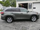 Thumbnail of 2017 Alumina Jade Metallic Toyota Highlander