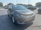 Thumbnail of 2019 Granite Crystal Metallic Clearcoat Chrysler Pacifica