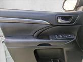 Thumbnail of 2018 Blizzard Pearl Toyota Highlander