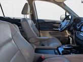 Thumbnail of 2016 White Diamond Pearl Honda Pilot