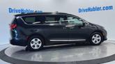 Thumbnail of 2017 Brilliant Black Crystal Pearlcoat Chrysler Pacifica