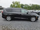 Thumbnail of 2018 Brilliant Black Crystal Pearlcoat Chrysler Pacifica